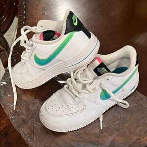 Nike Kids Sneakers with Green Swoosh sz 2Y or 5 ladies